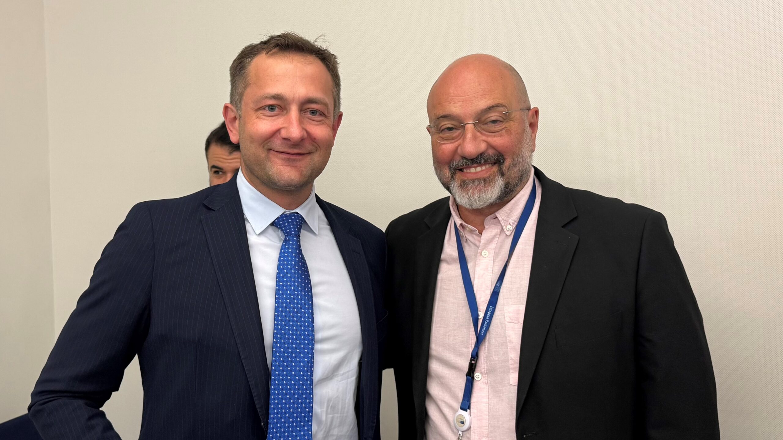 Σάκης Αρναούτογλου προς Επίτροπο Γεωργίας Χάνσεν: «Δεν θέλει τα 150 ευρώ — θέλει πίσω τα 600 πρόβατά της» (video) Σάκης Αρναούτογλου προς Επίτροπο Γεωργίας Χάνσεν: «Δεν θέλει τα 150 ευρώ — θέλει πίσω τα 600 πρόβατά της» (video)