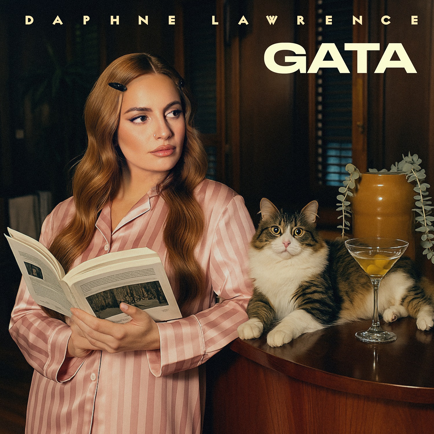 Η Daphne Lawrence παρουσιάζει το νέο της τραγούδι «Γάτα» 🐱 Η Daphne Lawrence παρουσιάζει το νέο της τραγούδι «Γάτα» 🐱