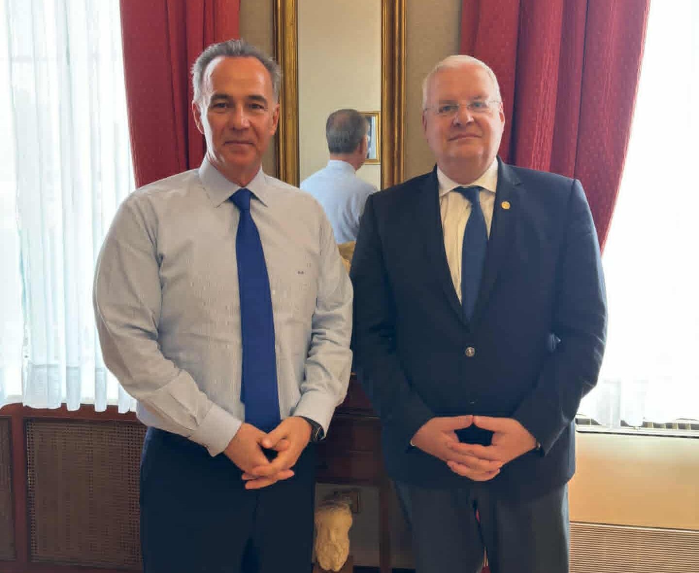 Συνάντηση Ιλχάν Αχμέτ με τον Έλληνα πρέσβη στην Κωνσταντινούπολη