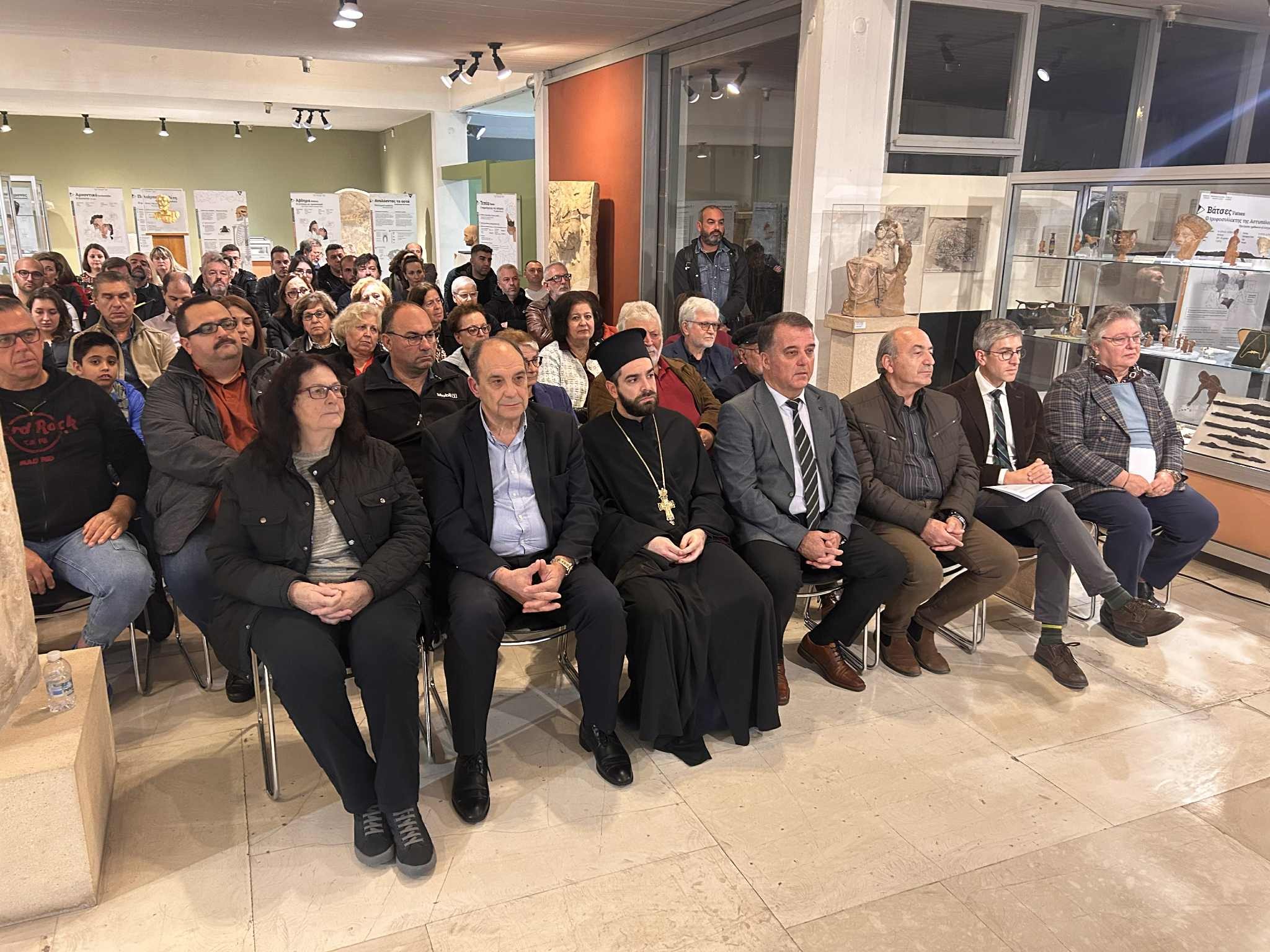 Με επιτυχία πραγματοποιήθηκε στο Αρχαιολογικό Μουσείο Κομοτηνής η εκδήλωση για το πρώτο βιβλίο Αρχαιολογικού Προγράμματος Μολυβωτής Με επιτυχία πραγματοποιήθηκε στο Αρχαιολογικό Μουσείο Κομοτηνής η εκδήλωση για το πρώτο βιβλίο Αρχαιολογικού Προγράμματος Μολυβωτής