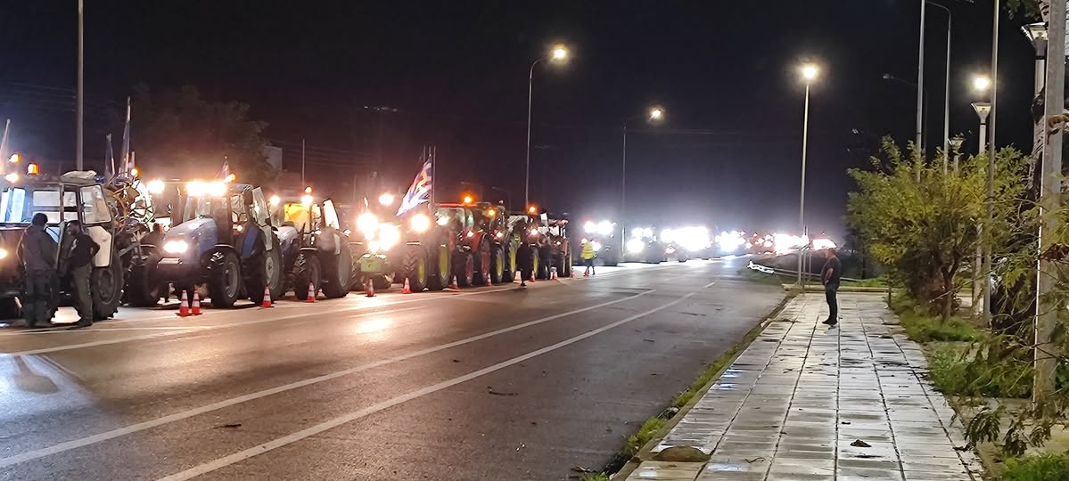 Αλεξανδρούπολη: Απέκλεισαν το αεροδρόμιο αγρότες με τρακτέρ – Το μήνυμα για την επίσκεψη Μητσοτάκη (Βίντεο)
