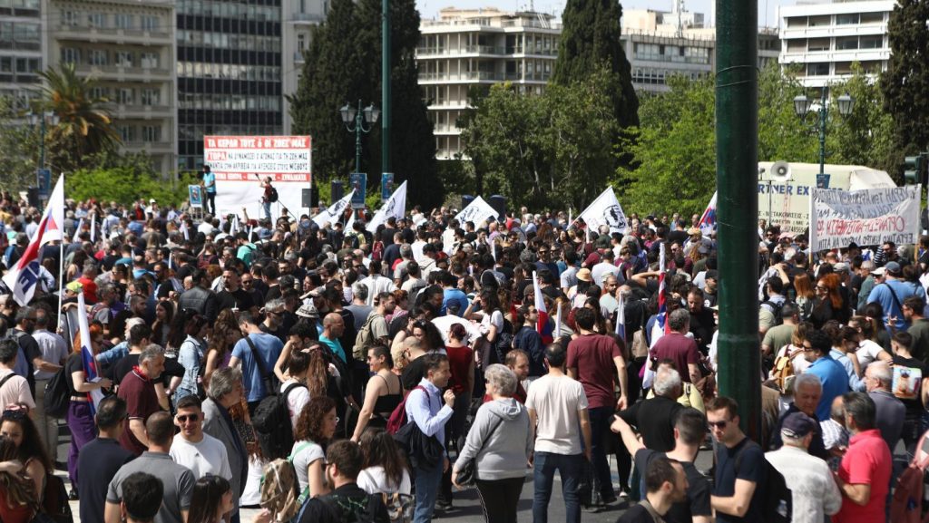 Πανελλαδική κινητοποίηση με κύριο αίτημα την επαναφορά 13ου-14ου μισθού- Η Ανακοίνωση των Σωματείων