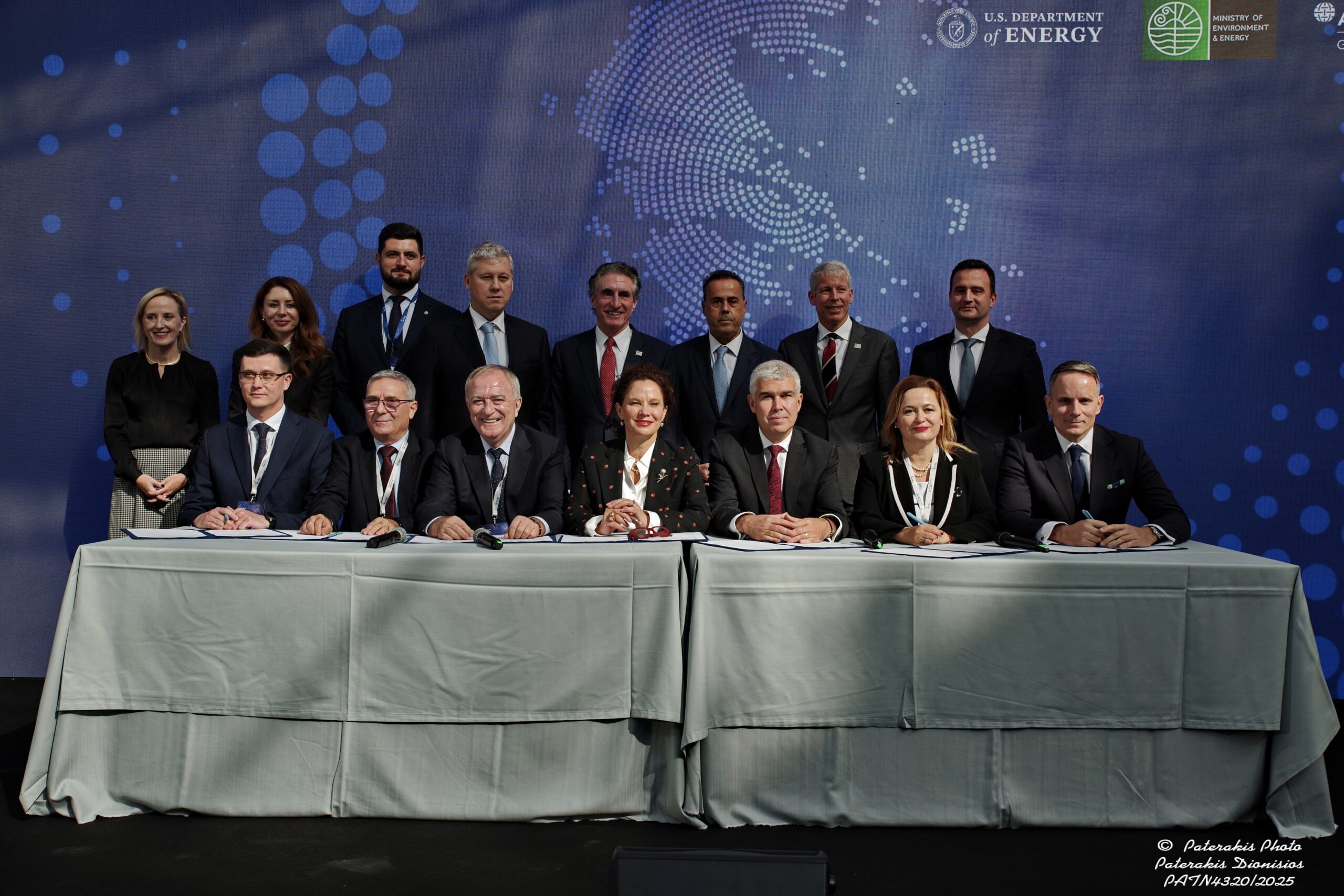 Οι Διαχειριστές Συστημάτων Μεταφοράς Φυσικού Αερίου από την Ελλάδα, τη Βουλγαρία, τη Ρουμανία, τη Μολδαβία και την Ουκρανία υπέγραψαν κοινή επιστολή με την οποία ζητούν ρυθμιστική έγκριση για τα προϊόντα δυναμικότητας Route 2 και Route 3. Οι Διαχειριστές Συστημάτων Μεταφοράς Φυσικού Αερίου από την Ελλάδα, τη Βουλγαρία, τη Ρουμανία, τη Μολδαβία και την Ουκρανία υπέγραψαν κοινή επιστολή με την οποία ζητούν ρυθμιστική έγκριση για τα προϊόντα δυναμικότητας Route 2 και Route 3.