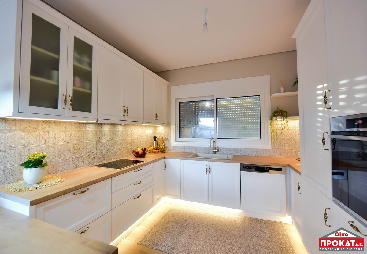 «Εξαφάνισε τα λίπη από τα ντουλάπια της κουζίνας σε δευτερόλεπτα με ένα μαγικό, βασικό υλικό!»