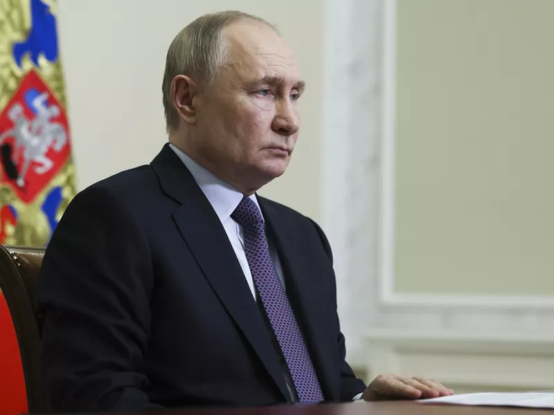 Η ποινικοποίηση της επίκρισης ή του χλευασμού του σύγχρονου «πατερούλη» της Ρωσίας Η ποινικοποίηση της επίκρισης ή του χλευασμού του σύγχρονου «πατερούλη» της Ρωσίας