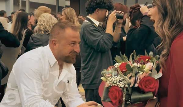 Πρόταση γάμου σε ορκωμοσία του Πανεπιστημίου…