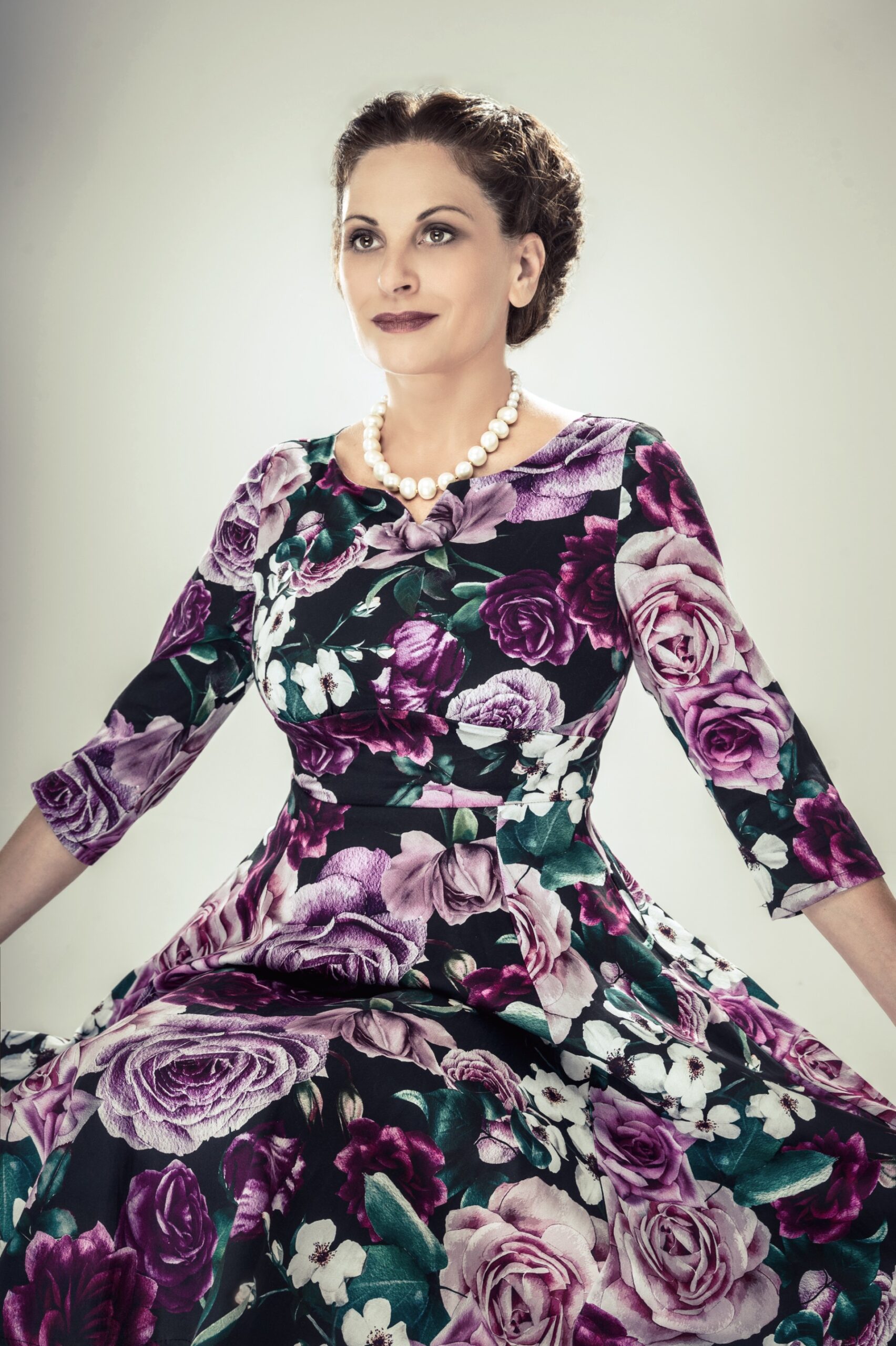 “Σοφία Βέμπο – Η Μεγάλη Ελληνίδα»: Η Θεοφανία Παπαθωμά ενσαρκώνει τη γυναίκα-σύμβολο που έγινε η φωνή της Ελλάδας “Σοφία Βέμπο – Η Μεγάλη Ελληνίδα»: Η Θεοφανία Παπαθωμά ενσαρκώνει τη γυναίκα-σύμβολο που έγινε η φωνή της Ελλάδας