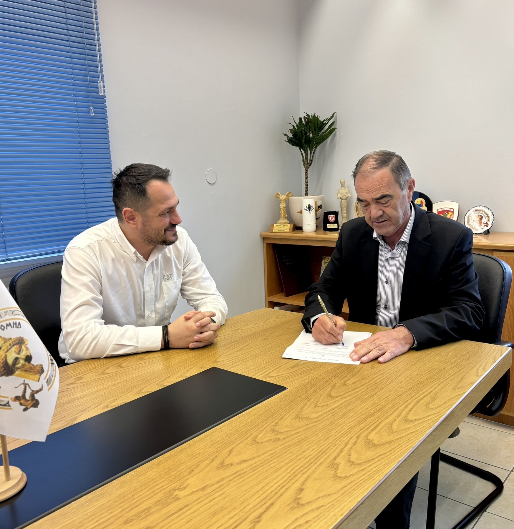 Προμήθεια χωματουργικού μηχανήματος- ισοπεδωτή γαιών (grader) για το Δήμο Μαρωνείας- Σαπών Προμήθεια χωματουργικού μηχανήματος- ισοπεδωτή γαιών (grader) για το Δήμο Μαρωνείας- Σαπών