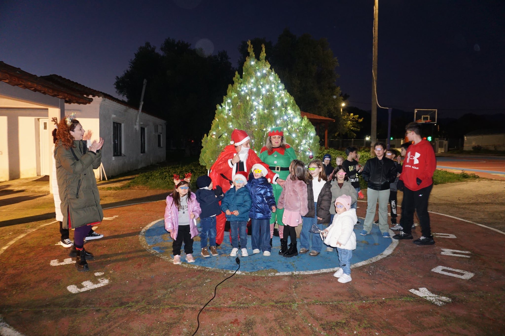 Δήμος Κομοτηνής: Φωταγωγήθηκε το Χριστουγεννιάτικο Δένδρο στον οικισμό Υφαντών (φωτος) Δήμος Κομοτηνής: Φωταγωγήθηκε το Χριστουγεννιάτικο Δένδρο στον οικισμό Υφαντών (φωτος)
