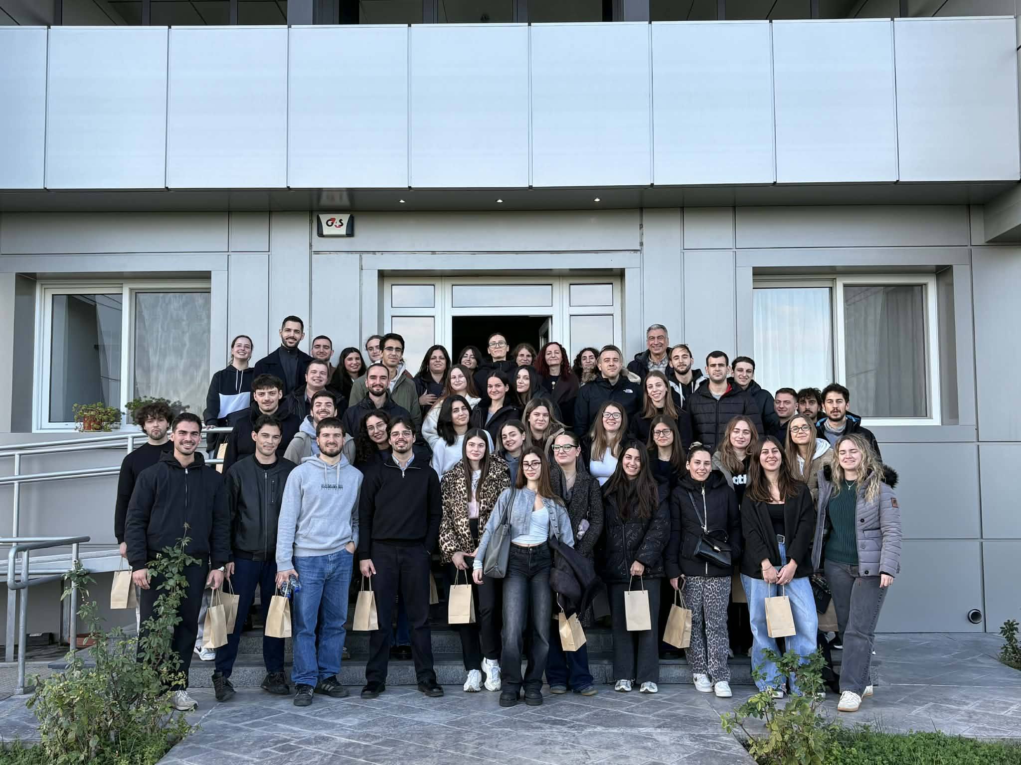 Επίσκεψη φοιτητών και καθηγητών του ΑΠΘ στην Ποτοποιία- Οινοποιία Θράκης (φωτος) Επίσκεψη φοιτητών και καθηγητών του ΑΠΘ στην Ποτοποιία- Οινοποιία Θράκης (φωτος)