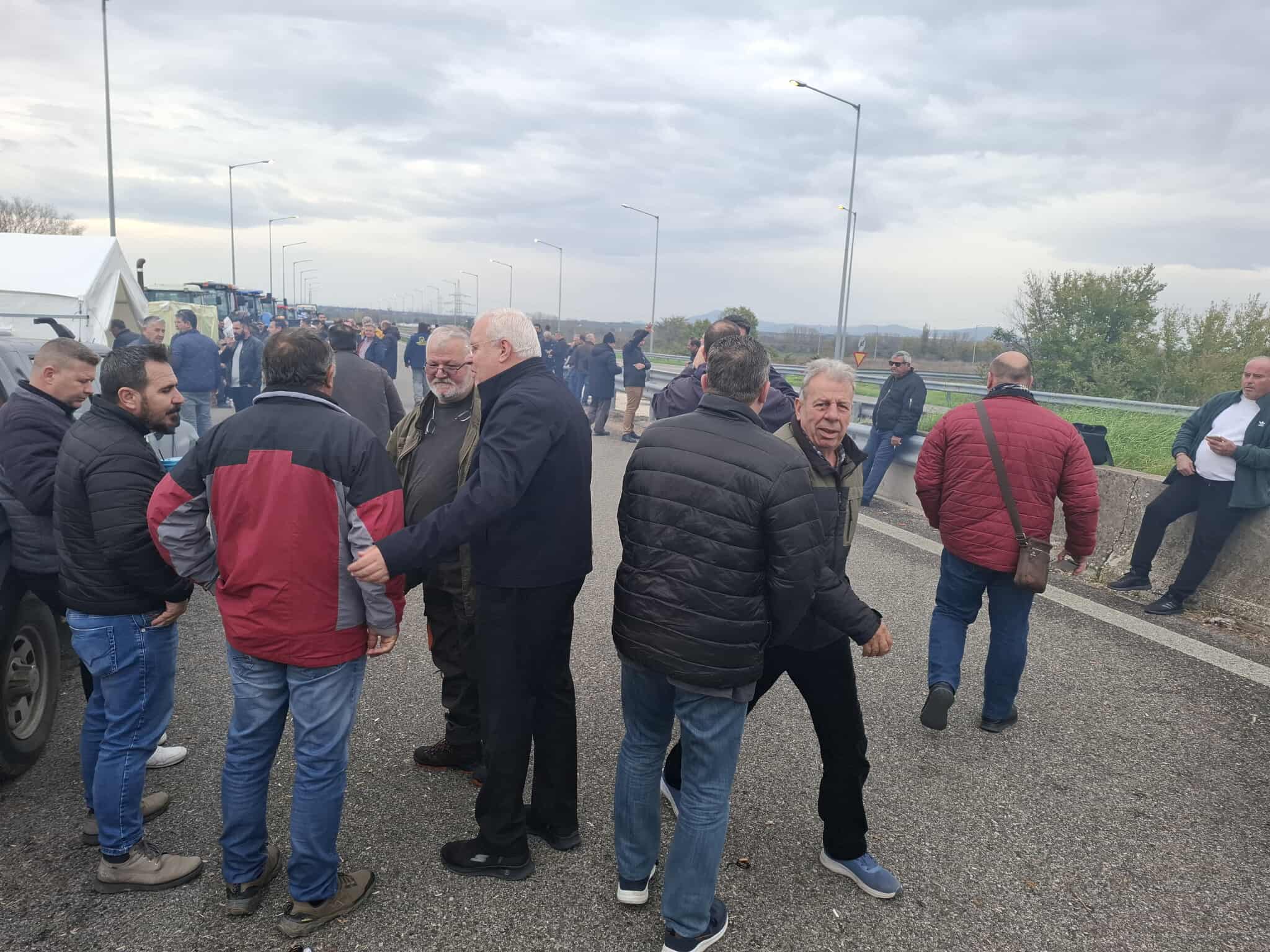 Στα μπλόκα της Εγνατίας Οδού στη Ροδόπη ο Ιλχάν Αχμέτ : «Η Ελλάδα σύσσωμη στηρίζει τον αγώνα αγροτών και κτηνοτρόφων» Στα μπλόκα της Εγνατίας Οδού στη Ροδόπη ο Ιλχάν Αχμέτ : «Η Ελλάδα σύσσωμη στηρίζει τον αγώνα αγροτών και κτηνοτρόφων»