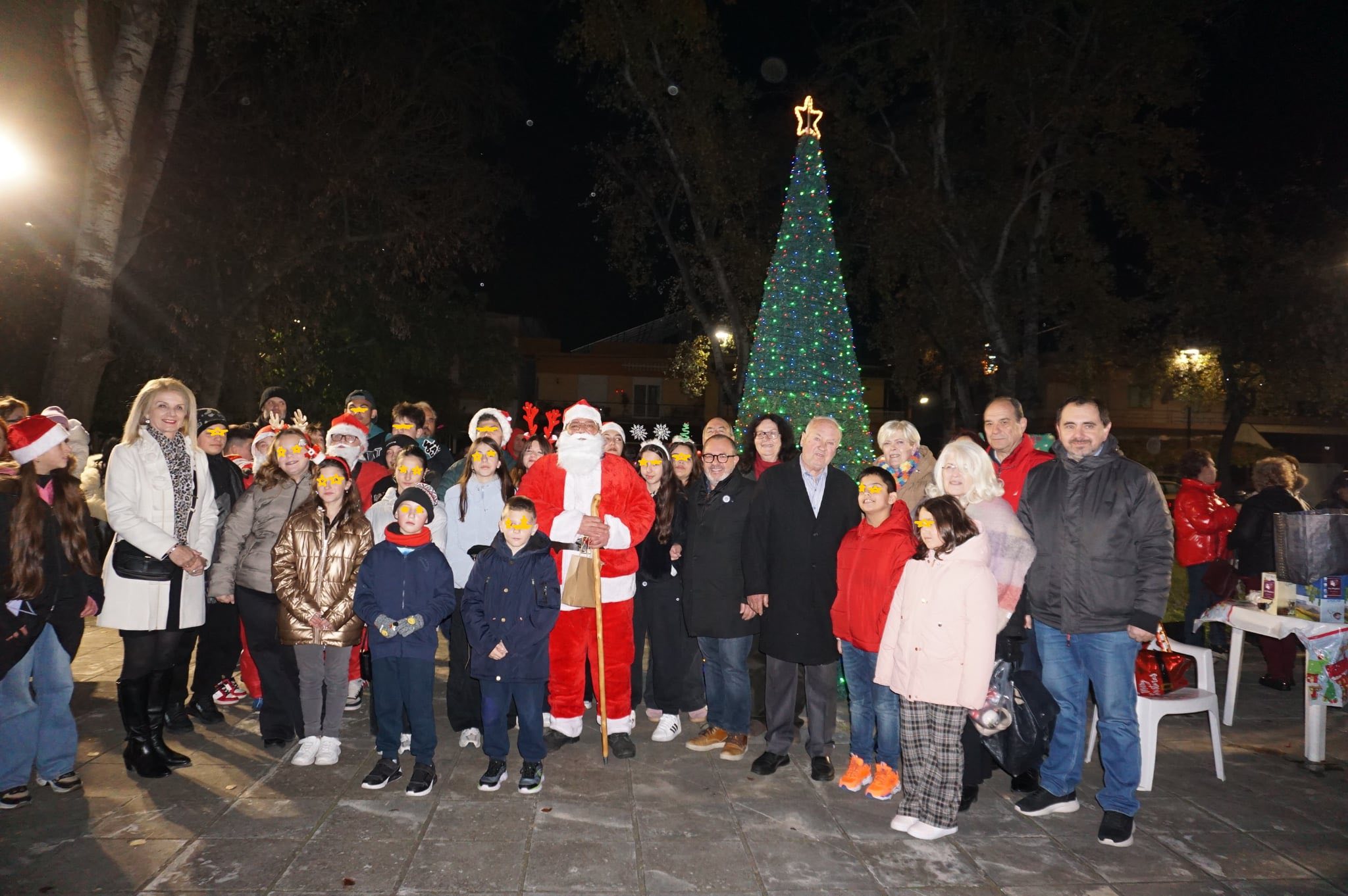 Δήμος Κομοτηνής: Φωταγήθηκε το Χριστουγεννιάτικο Δέντρο του Νέου Σιδηροχωρίου (φωτος) Δήμος Κομοτηνής: Φωταγήθηκε το Χριστουγεννιάτικο Δέντρο του Νέου Σιδηροχωρίου (φωτος)