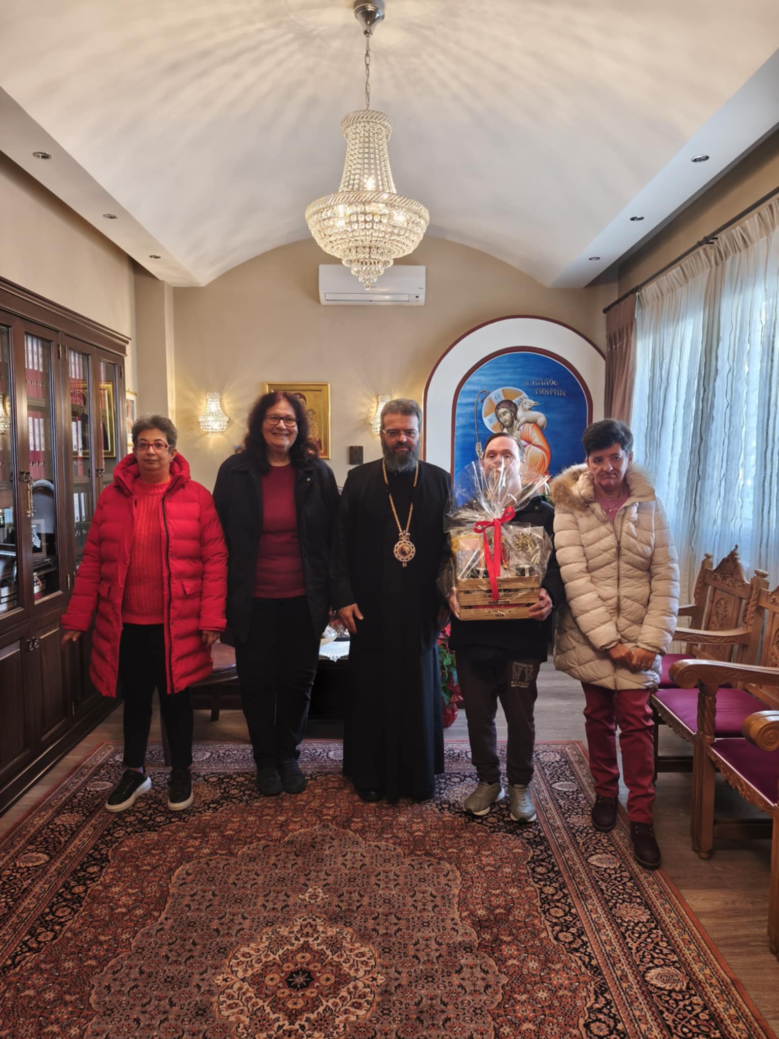 Επίσκεψη ωφελούμενων του Συλλόγου “αξίΖΩ” σε Μητρόπολη, Περιφέρεια και Δήμο Κομοτηνής