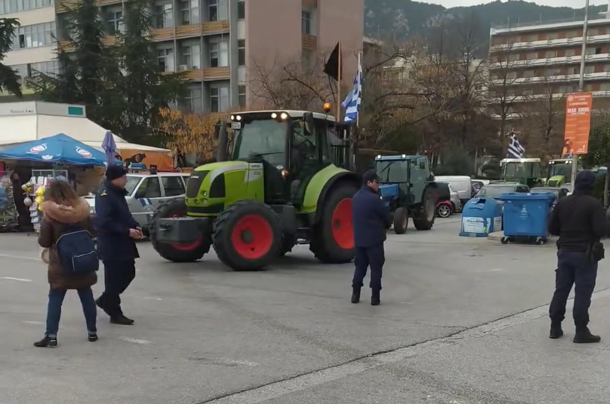 «Λαϊκή Συσπείρωση» Αν. Μακεδονίας – Θράκης: Η Περιφερειακή αρχή λιβανίζει την κυβέρνηση ενάντια στους αγρότες