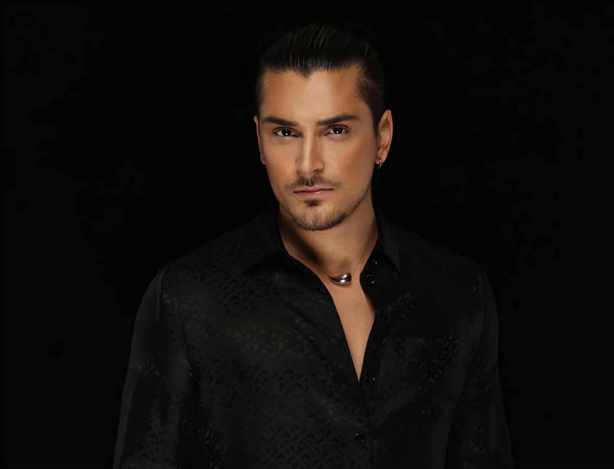 Εντυπωσιακό live medley με έξι τραγούδια από τον Λευτέρη Κρίκη ! Εντυπωσιακό live medley με έξι τραγούδια από τον Λευτέρη Κρίκη !