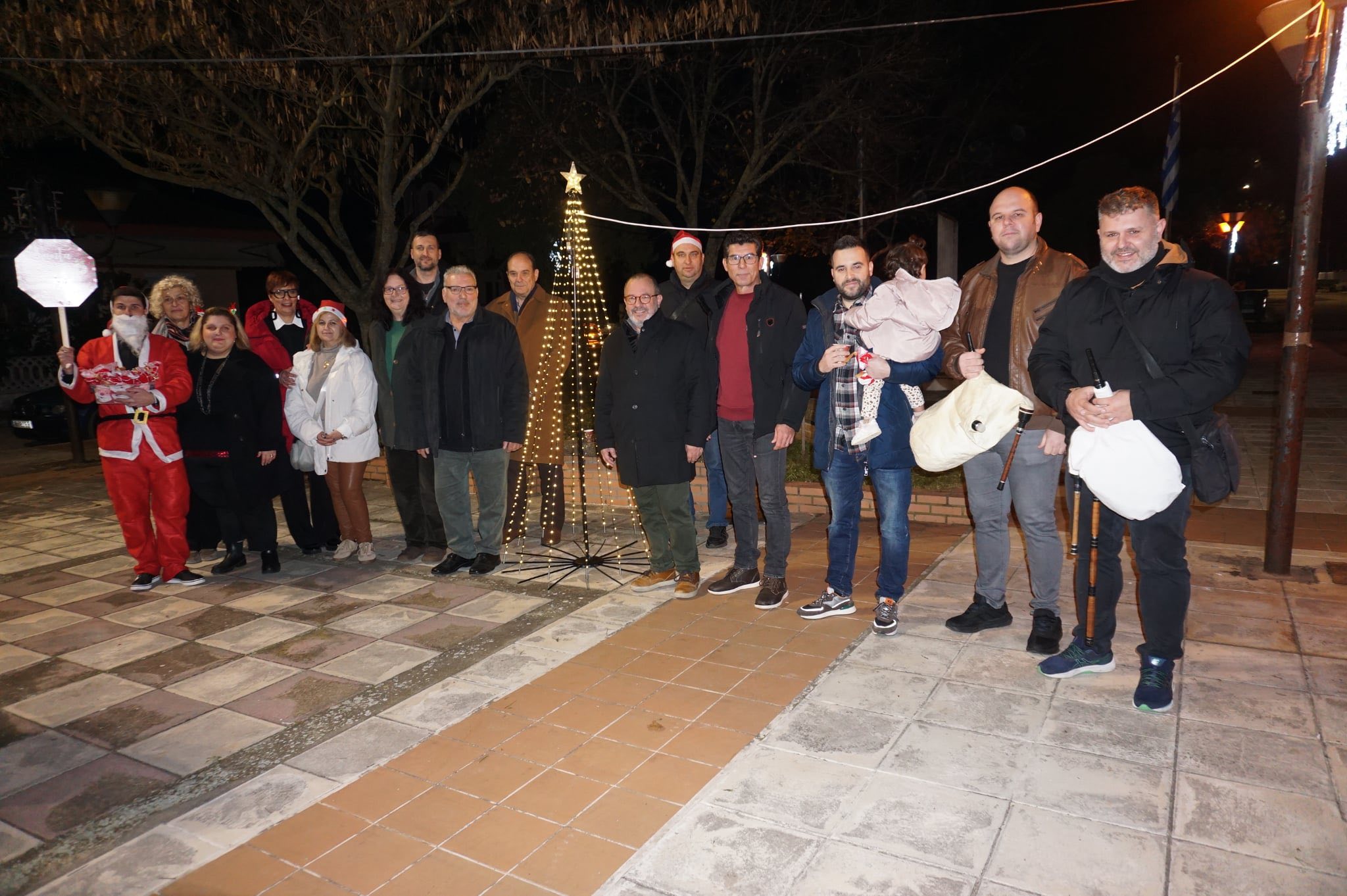 Ξεκίνησαν οι εκδηλώσεις του Δήμου Κομοτηνής στους οικισμούς του, με αρχή το άναμμα Χριστουγεννιάτικου Δένδρου στο Μεσοχώρι Ξεκίνησαν οι εκδηλώσεις του Δήμου Κομοτηνής στους οικισμούς του, με αρχή το άναμμα Χριστουγεννιάτικου Δένδρου στο Μεσοχώρι