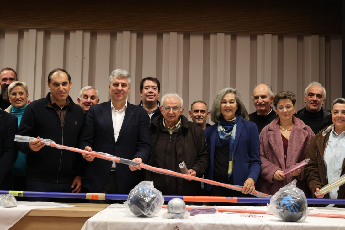 Η Περιφέρεια ΑΜΘ ενισχύει με νέο εξοπλισμό τα αθλητικά σωματεία του ΕΑΣ-ΣΕΓΑΣ ΑΜΘ-Συνάντηση Περιφερειάρχη Χριστόδουλου Τοψίδη με την πρόεδρο ΣΕΓΑΣ Σοφία Σακοράφα Η Περιφέρεια ΑΜΘ ενισχύει με νέο εξοπλισμό τα αθλητικά σωματεία του ΕΑΣ-ΣΕΓΑΣ ΑΜΘ-Συνάντηση Περιφερειάρχη Χριστόδουλου Τοψίδη με την πρόεδρο ΣΕΓΑΣ Σοφία Σακοράφα