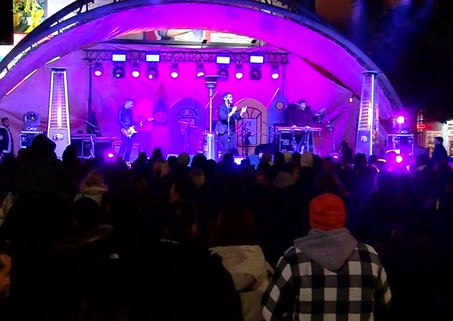 Ξεσήκωσε τα πλήθη η συναυλία του Μύρωνα Στρατή στην κεντρική πλατεία της Καβάλας