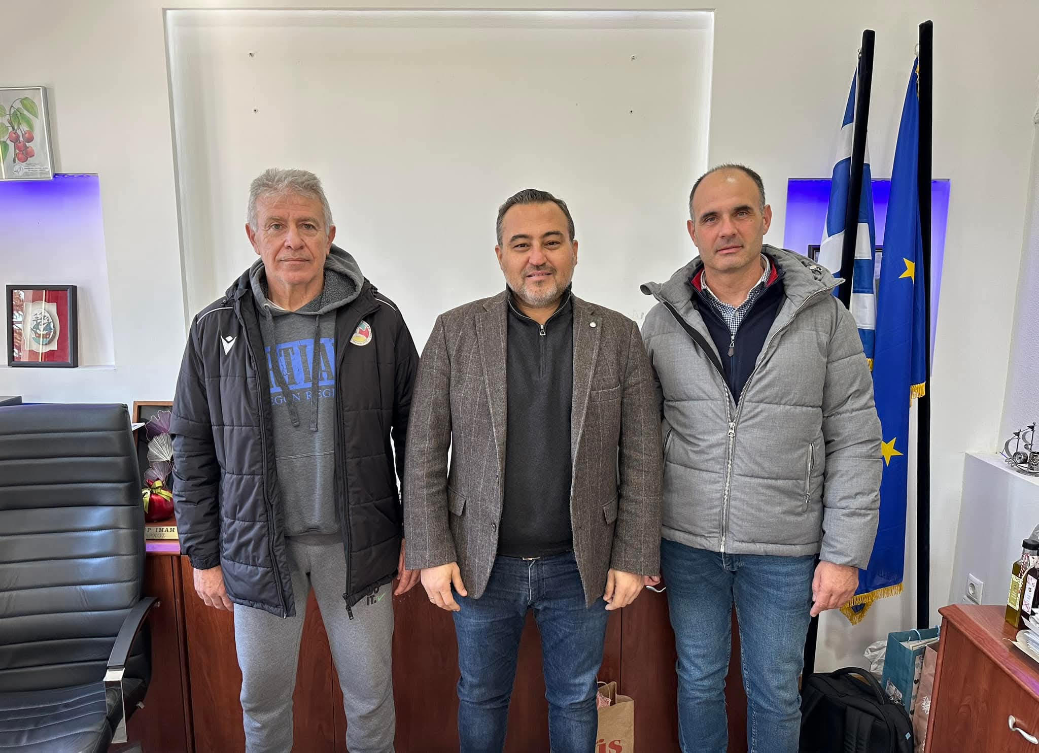 Εκπρόσωποι του συλλόγου ΠΑΣ Πρωταθλητών Κομοτηνής – Ακαδημία Στίβου επισκέφθηκαν τον Δήμαρχο Ιάσμου