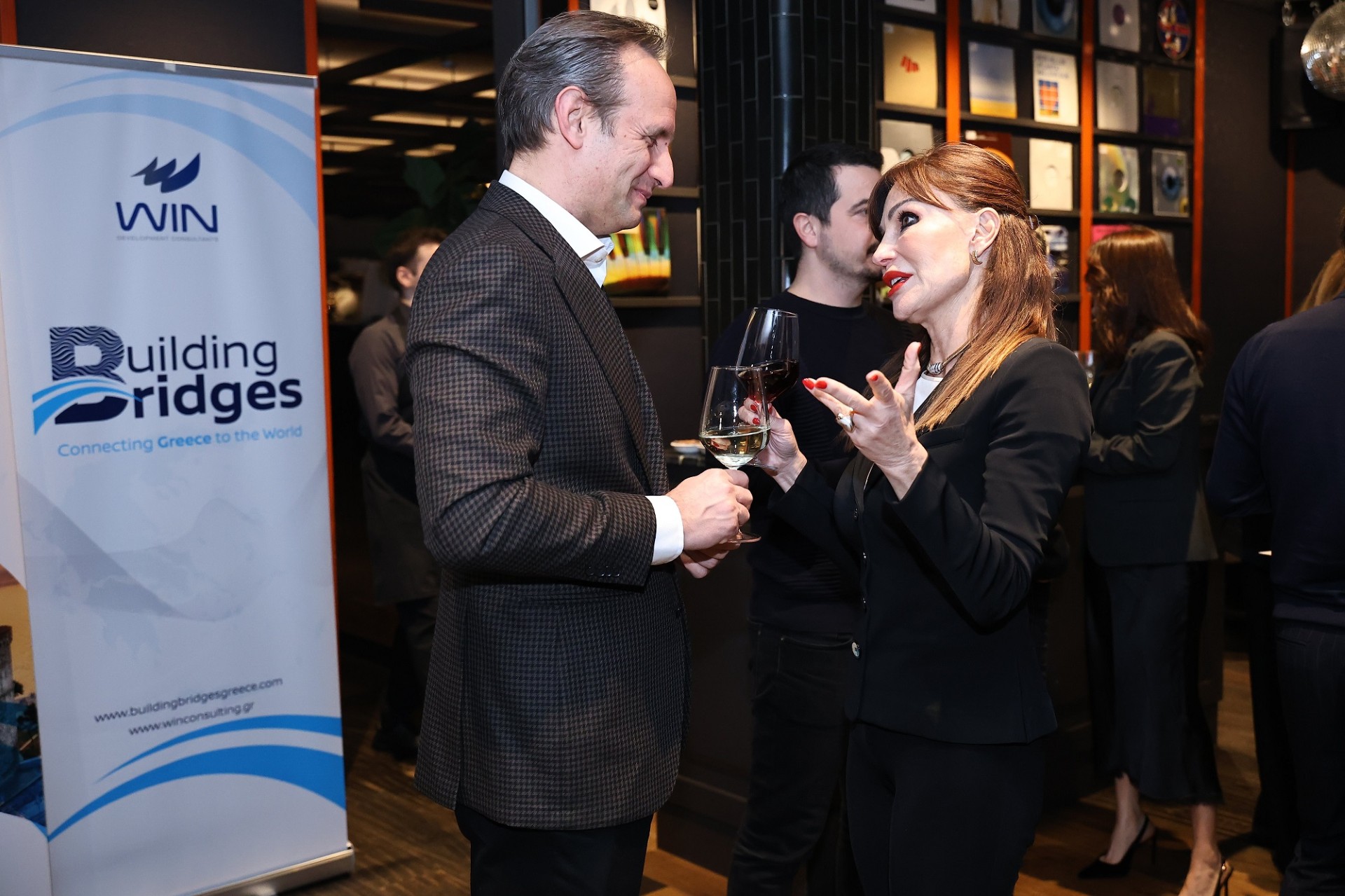 Με τις Βίκυ Χατζηβασιλείου και Μαρία Εκμεκτσίογλου η δράση της WIN «Building Bridges: Connecting Greece to the World»