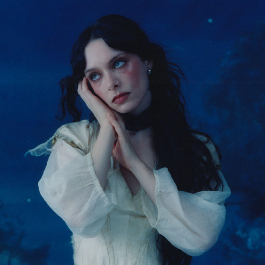 ɴᴇᴡ ᴍᴜꜱɪᴄ ꜰʀɪᴅᴀʏ ɢʀᴇᴇᴄᴇ: Holly Humberstone – “To Love Somebody” – Νέο single