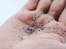 Μικροπλαστικά: Πώς επηρεάζουν την υγεία-  Ποια 5 αντικείμενα  πρέπει να πετάξετε άμεσα από το σπίτι