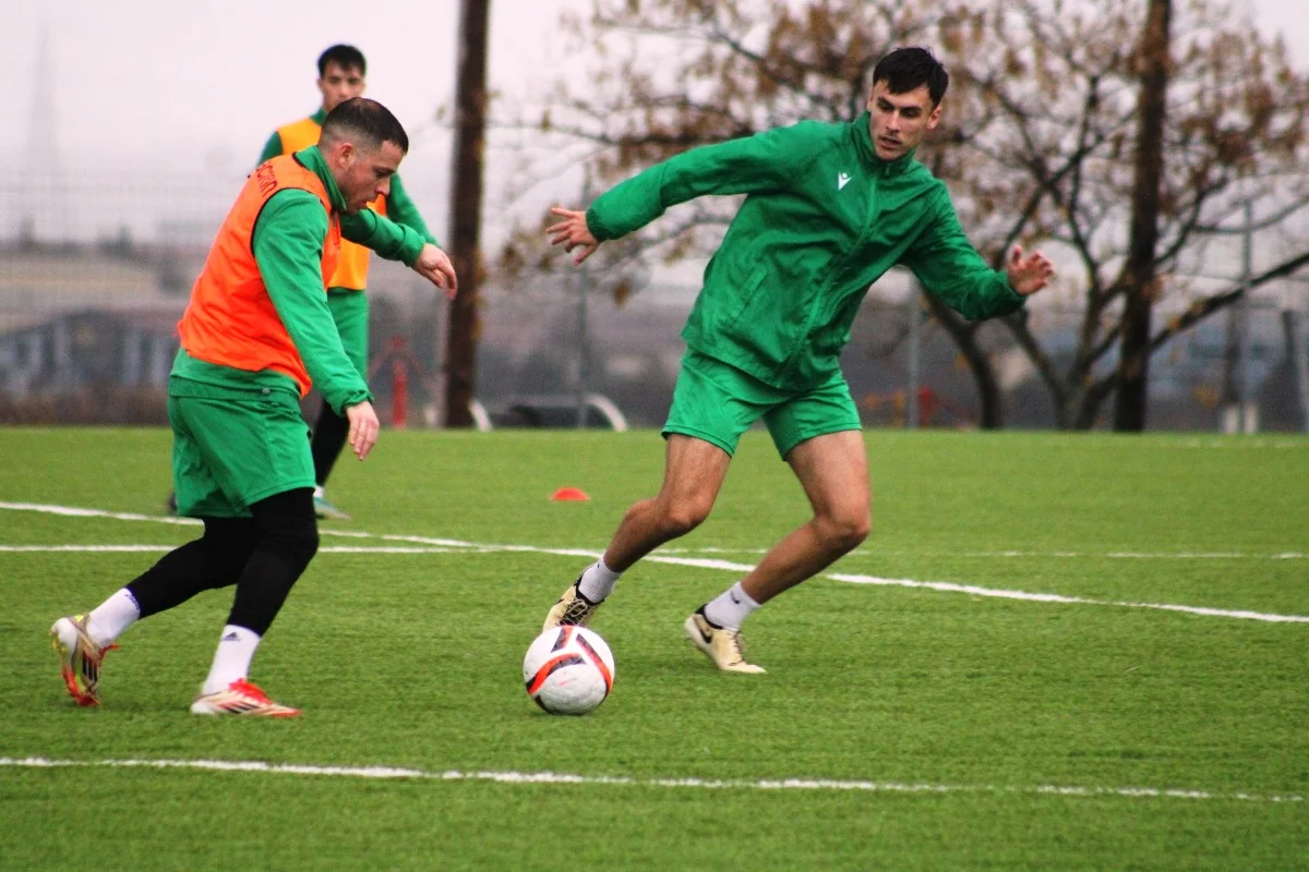 Ποδοσφαιριστές του Πανθρακικού ο Κορωναίος Σεβαστίδης και ο Σαράντης Τσελεμπάκης Ποδοσφαιριστές του Πανθρακικού ο Κορωναίος Σεβαστίδης και ο Σαράντης Τσελεμπάκης