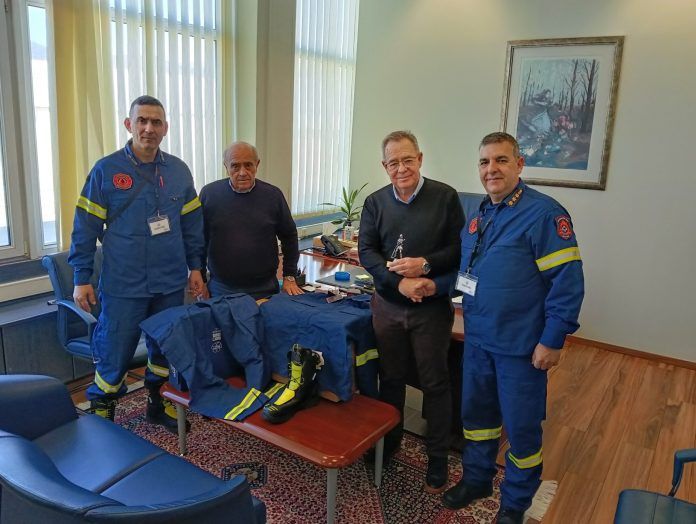 Χορηγία πυροσβεστικού εξοπλισμού στους εθελοντές της Ξάνθης από τη ΣΕΚΕ