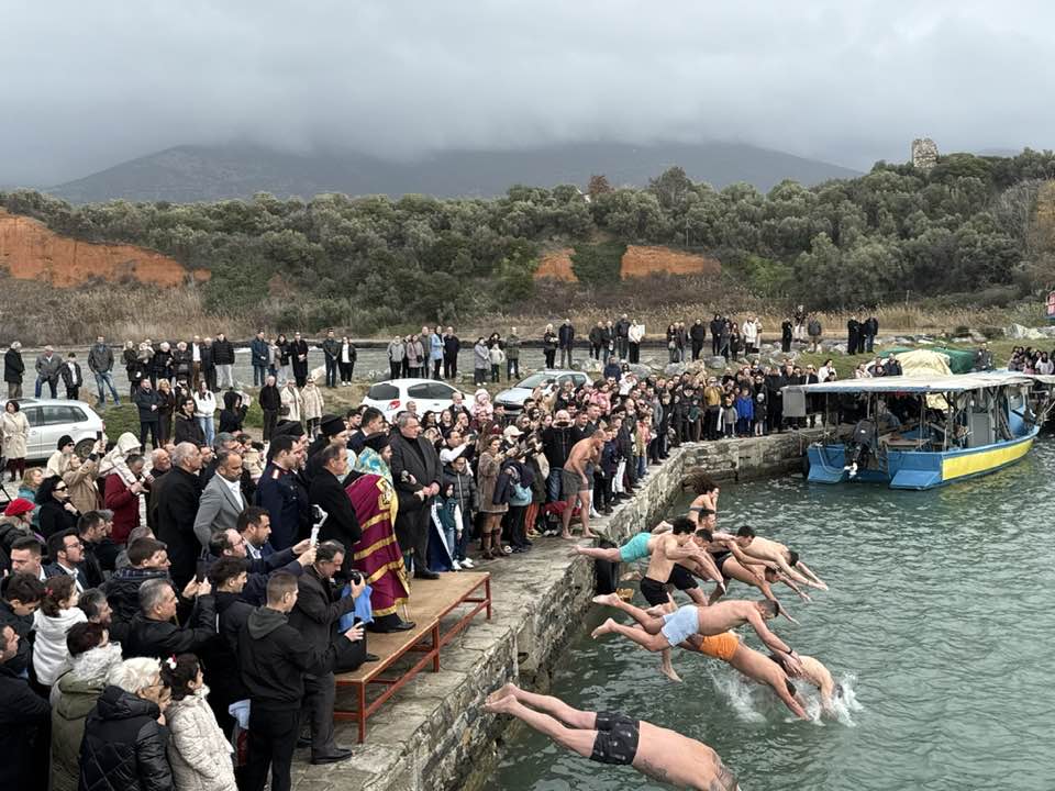 Πραγματοποιήθηκε με κάθε επισημότητα ο καθαγιασμός των υδάτων στη Μαρώνεια και στο Φανάρι Ροδόπης (φωτος+videos))