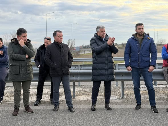 Επίσκεψη στο μπλόκο των αγροτών της Κομοτηνής του περιφερειάρχη ΑΜΘ Χριστόδουλου Τοψίδη και των αντιπεριφερειαρχών ΠΕ Ροδόπης