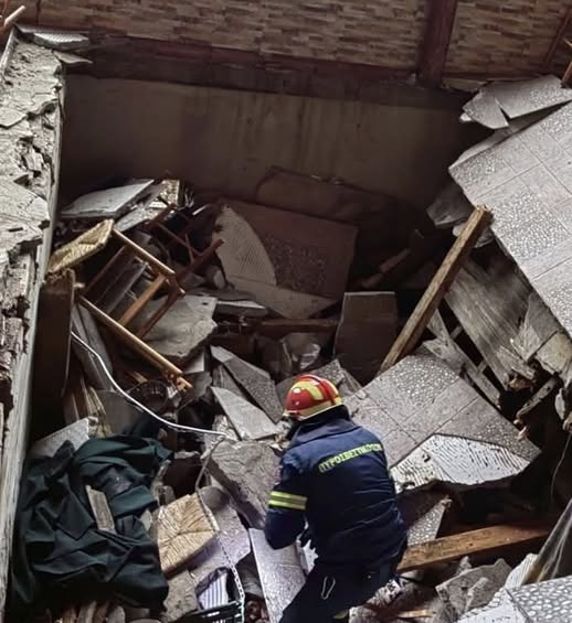 Κατέρρευσε δάπεδο σε γνωστή ταβέρνα στην Πάνδροσο Ροδόπης- 5 άτομα στο Νοσοκομείο Κομοτηνής Κατέρρευσε δάπεδο σε γνωστή ταβέρνα στην Πάνδροσο Ροδόπης- 5 άτομα στο Νοσοκομείο Κομοτηνής