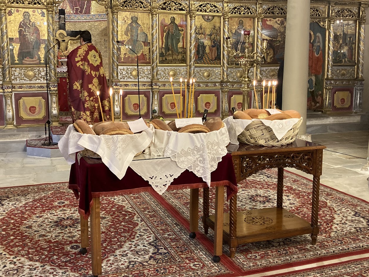 Πολιτιστικός Σύλλογος Βυζαντινού Φρουρίου Κομοτηνής: Αρτοκλασία στον Ιερό Ναό της Παναγίας Κομοτηνής την ημέρα της Υπαπαντής (φωτος)