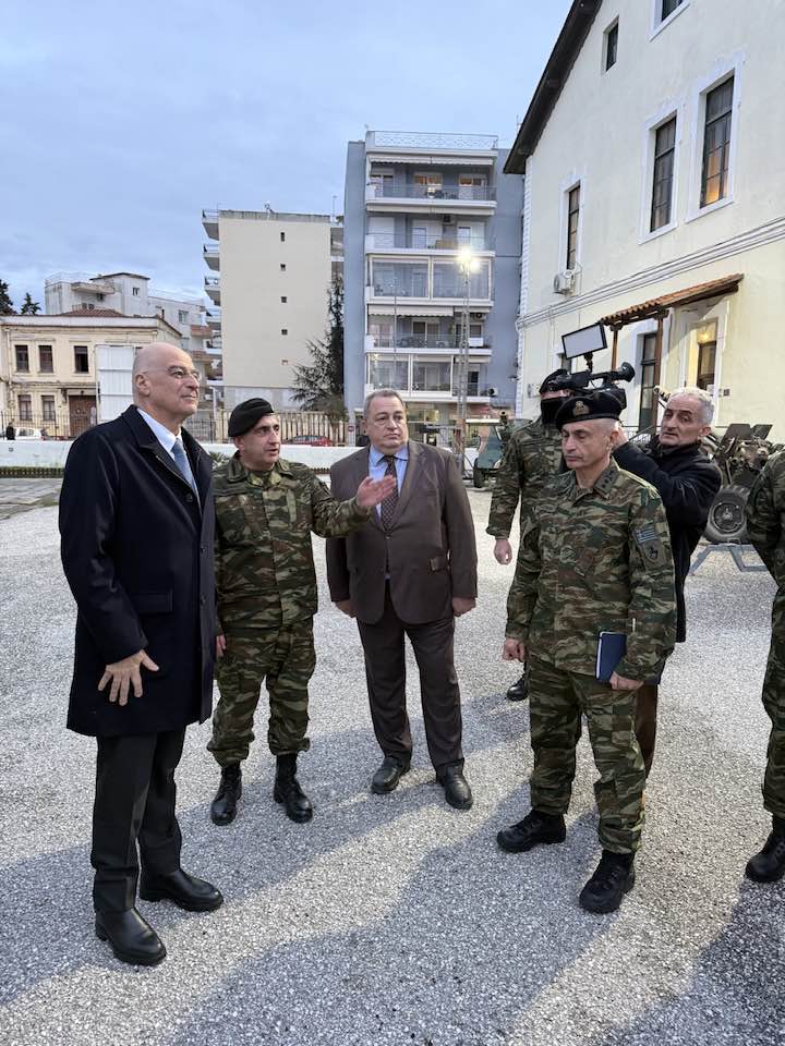 Στην 21η Τεθωρακισμένη Ταξιαρχία ο Δένδιας: «Η Θράκη για την Ελλάδα έχει τεράστια σημασία»