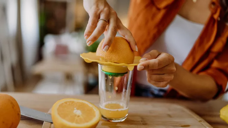 Πόσο χυμό επιτρέπεται να καταναλώνουμε καθημερινά; Τι ορίζουν οι επίσημες διατροφικές οδηγίες