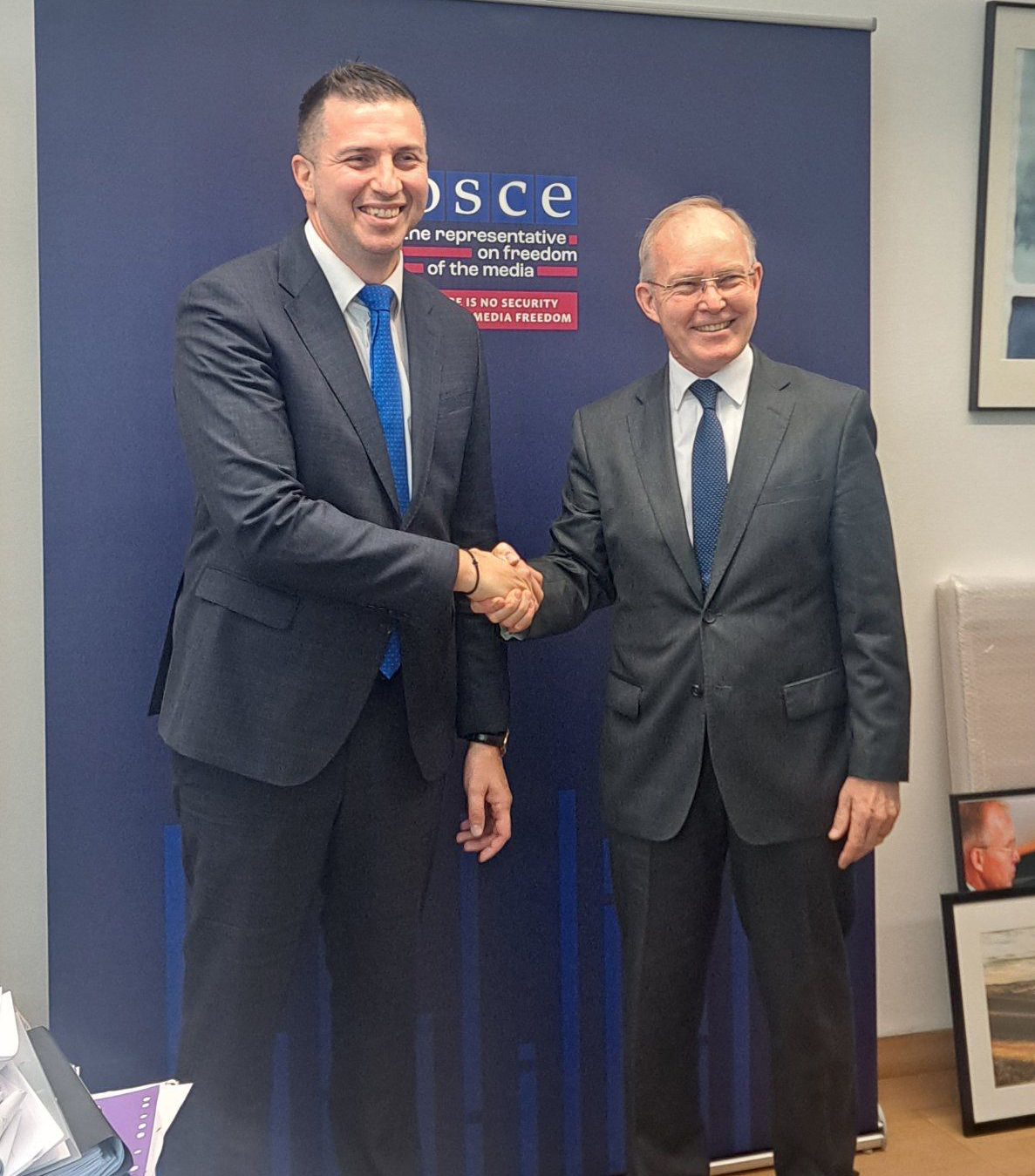 Συνάντηση εργασίας του Γενικού Γραμματέα Επικοινωνίας και Ενημέρωσης Δημήτρη Κιρμικίρογλου με τον Εκπρόσωπο του ΟΑΣΕ για την Ελευθερία των Μέσων Ενημέρωσης Jan Braathu