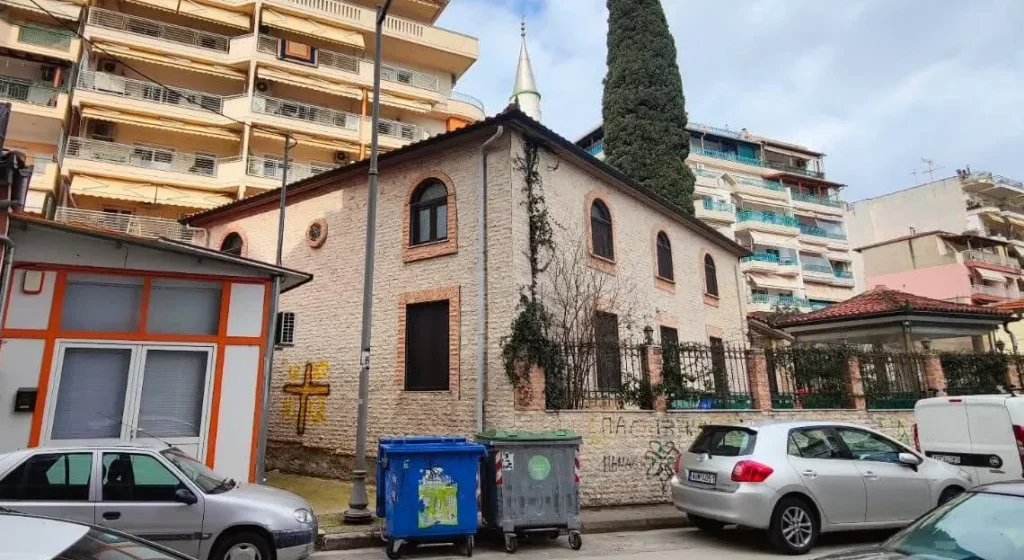 Προβοκάτσια στην Ξάνθη !; Άγνωστοι ζωγράφισαν έναν σταυρό στο τέμενος Χουριέτ στην Ξάνθη