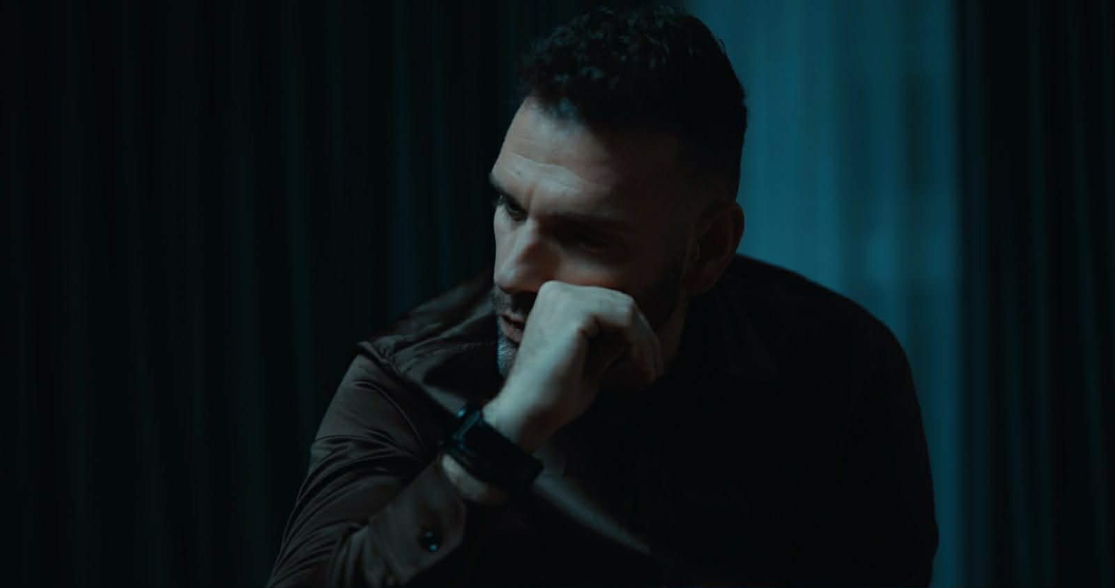 Ο Δημήτρης Τρύφωνας παρουσιάζει τη νέα του κυκλοφορία «Μείνε λίγο ακόμα» !