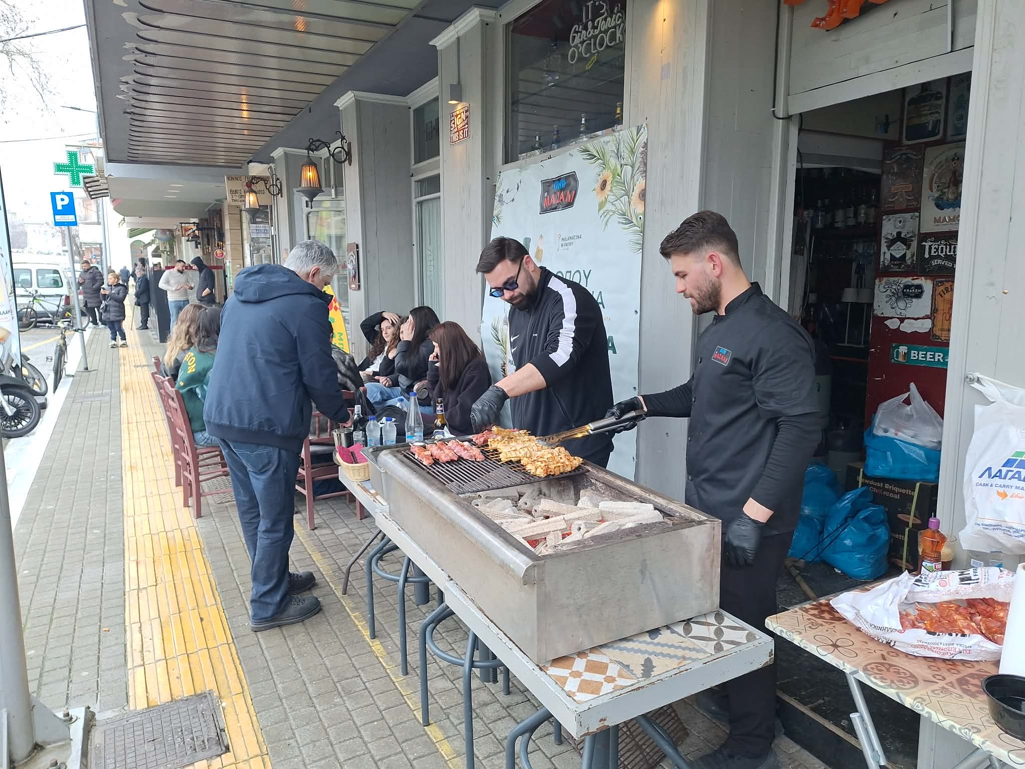 Τσικνοπέμπτη στην Κομοτηνή με σουβλάκια, μουσική και χορό !