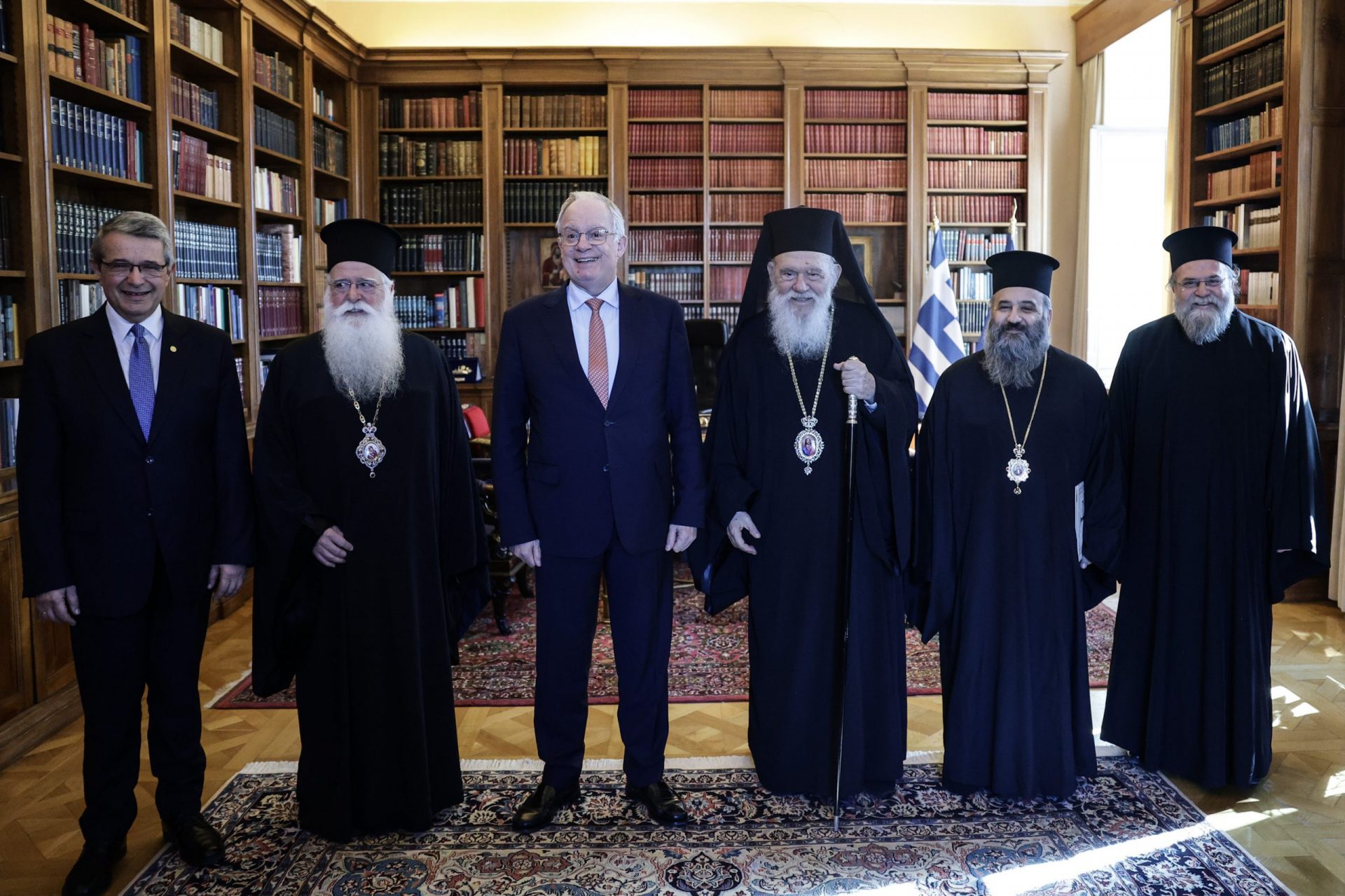 Επιδόθηκαν στον πρόεδρο της Δημοκρατία οι Τόμοι Πρακτικών των Συνεδρίων της Ιεράς Συνόδου για την Μικρασιατική Καταστροφή