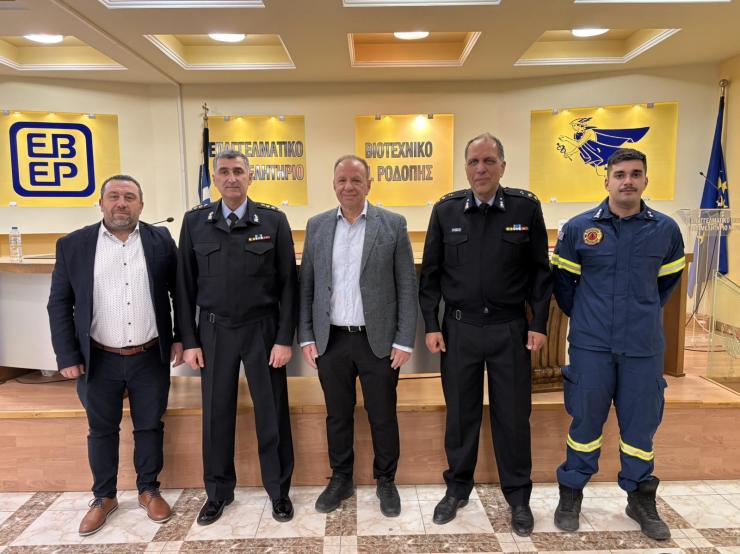 Κομοτηνή: Με επιτυχία πραγματοποιήθηκε η ενημερωτική εκδήλωση του ΕΒΕΡοδόπης με θέμα «Πυρασφάλεια στον Εργασιακό Χώρο» Κομοτηνή: Με επιτυχία πραγματοποιήθηκε η ενημερωτική εκδήλωση του ΕΒΕΡοδόπης με θέμα «Πυρασφάλεια στον Εργασιακό Χώρο»