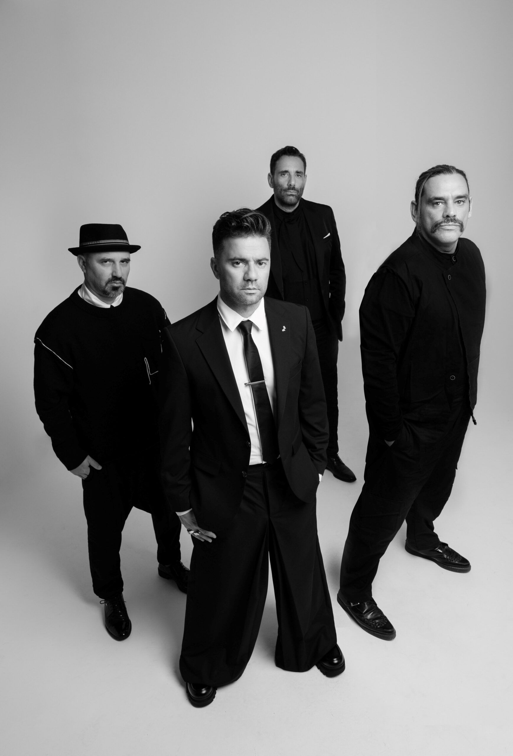 ONIRAMA – νέο single – ΕΜΕΝΑ ΝΑ ΘΥΜΑΣΑΙ