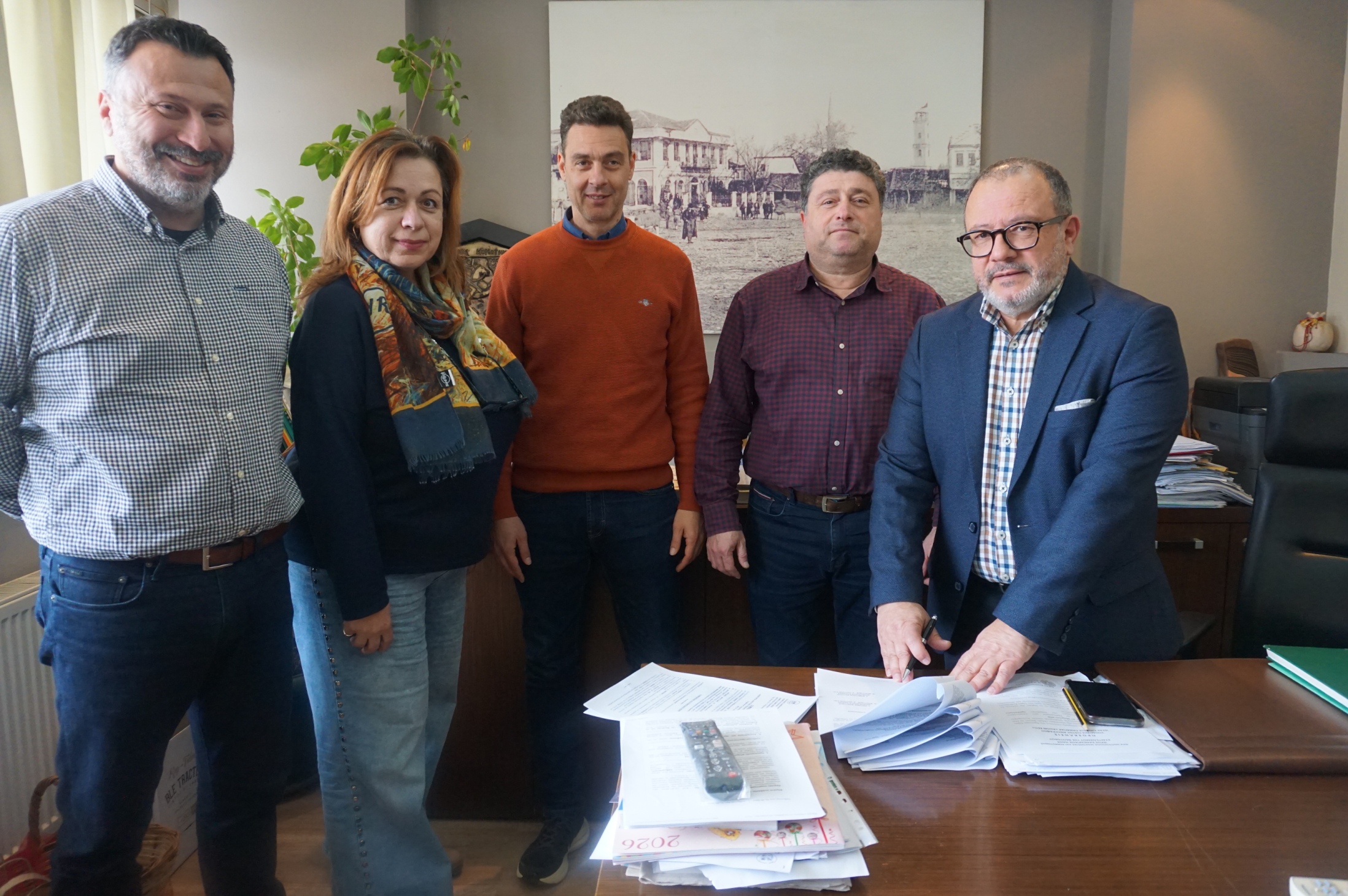 Υπογραφή σύμβασης έργου «Ανέγερση αίθουσας πολλαπλών χρήσεων στο 1ο Γυμνάσιο Κομοτηνής» Υπογραφή σύμβασης έργου «Ανέγερση αίθουσας πολλαπλών χρήσεων στο 1ο Γυμνάσιο Κομοτηνής»