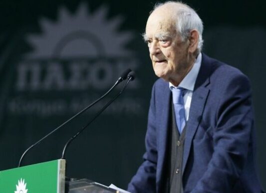 Απόστολος Κακλαμάνης από Συνέδριο του ΠΑΣΟΚ: “Χωρίς νέες γενιές το ΠΑΣΟΚ δύσκολα θα προχωρήσει”