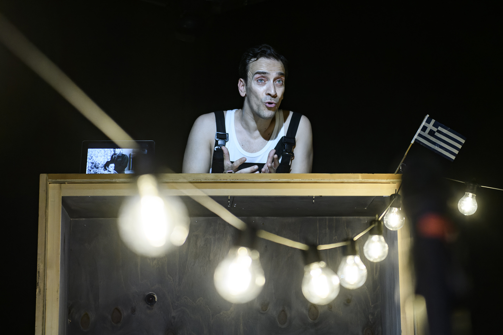 Καβάλα-Θέατρο “Αντιγόνη Βαλάκου”:  «Στρακαστρούκες» του Δημήτρη Σαμόλη  σε σκηνοθεσία Μάριου Κακουλλή