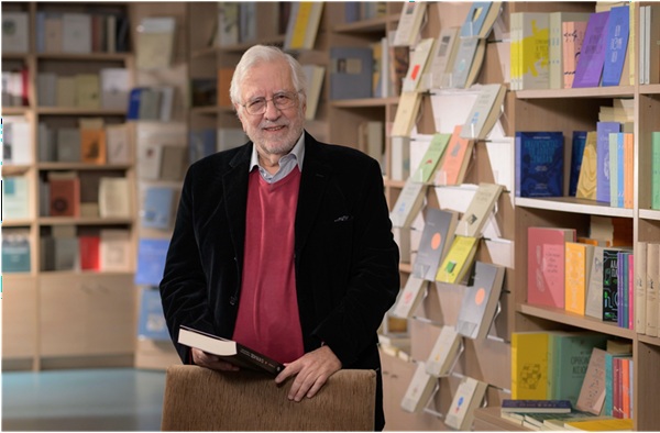 Σεμινάριο Κβαντομηχανικής για εκπαιδευτικούς από τον Επίτιμο Διδάκτορα του Πανεπιστημίου Κρήτης  Στέφανο Τραχανά στο ΕΚΦΕ Κομοτηνής