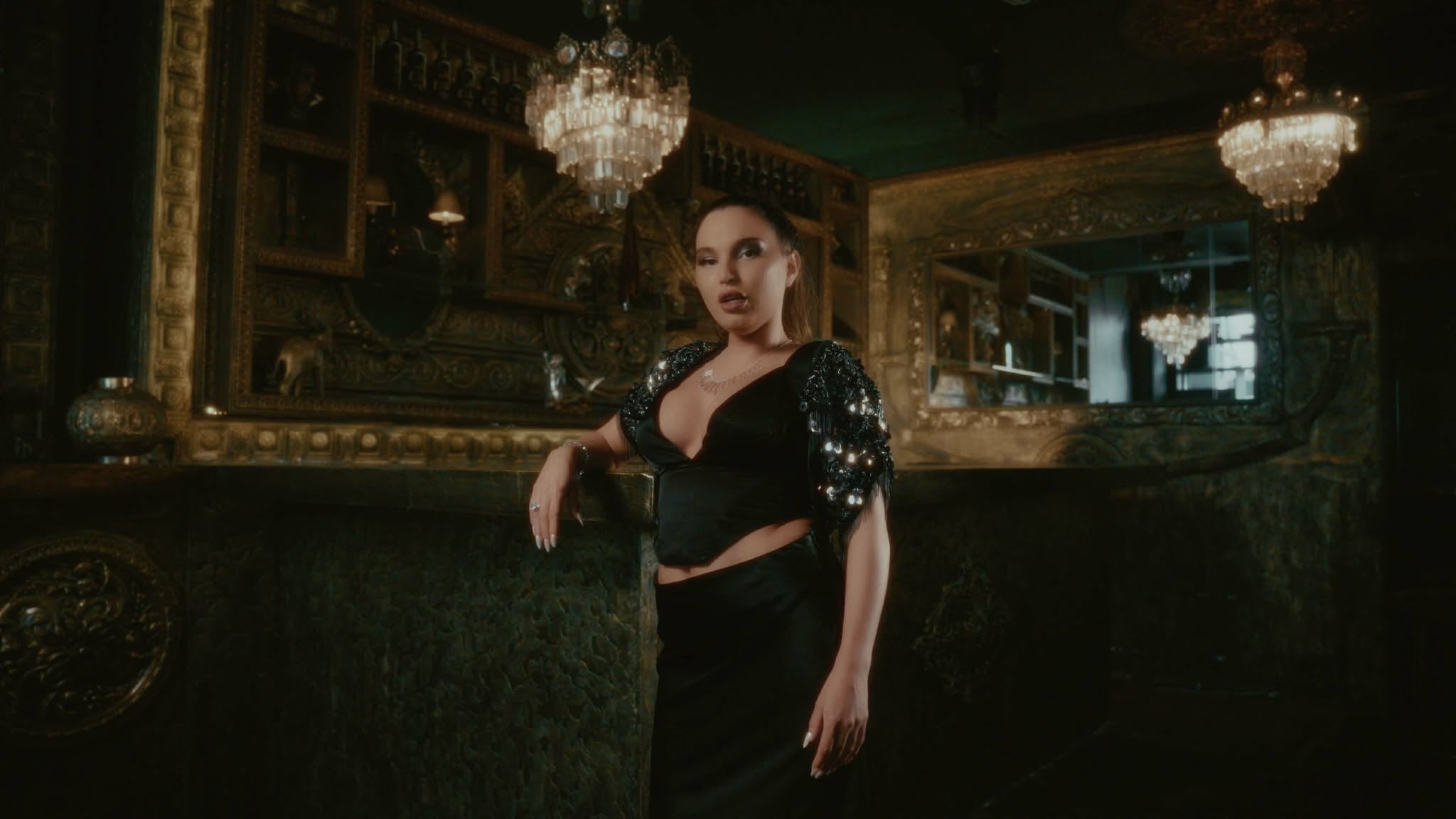 Έλενα Χάρου: Με άρωμα καλλιστείων το βίντεο κλιπ του νέου της single !