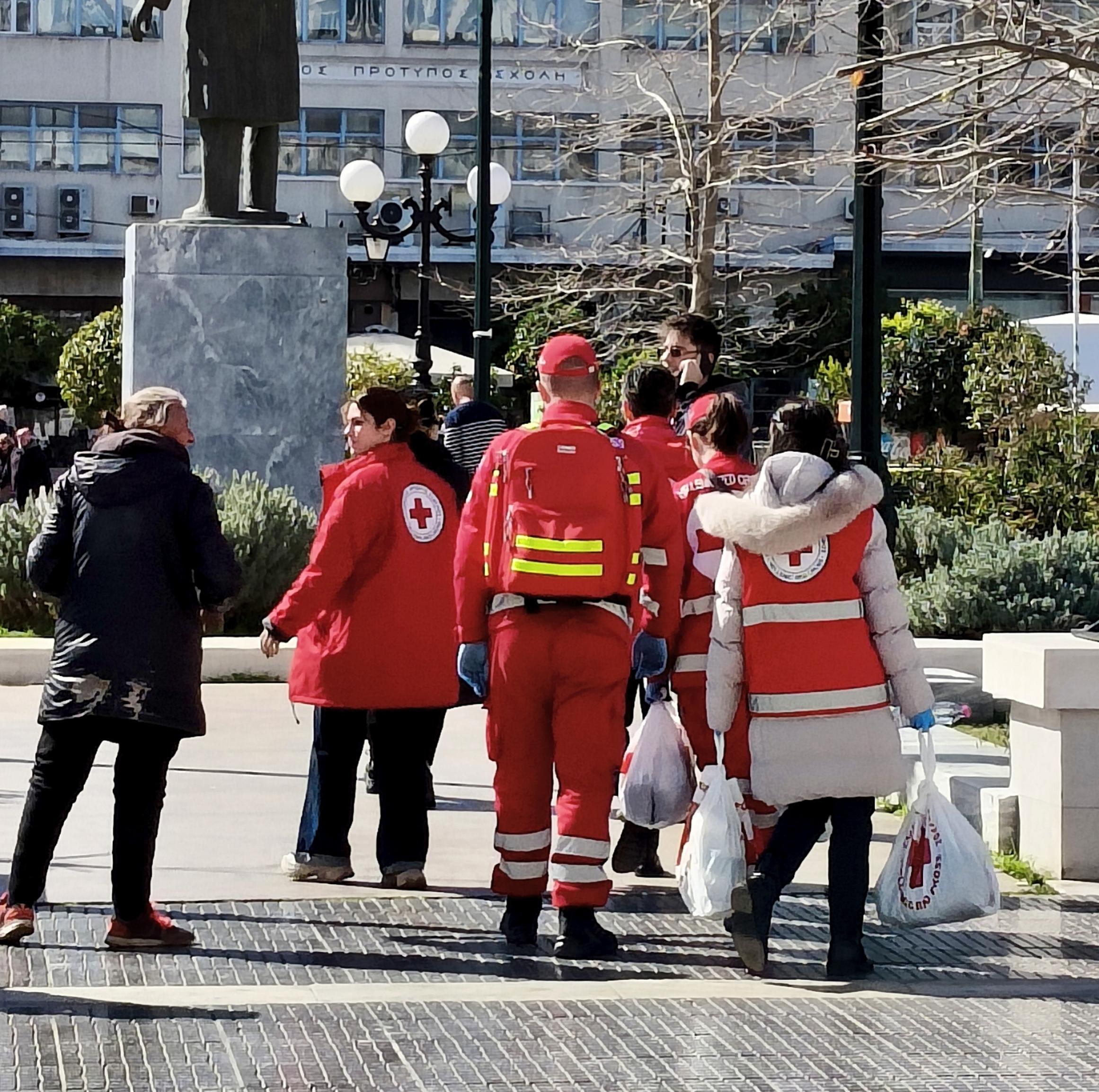 Ο Ελληνικός Ερυθρός Σταυρός δίπλα στους αστέγους συμπολίτες μας τις Άγιες μέρες του Πάσχα