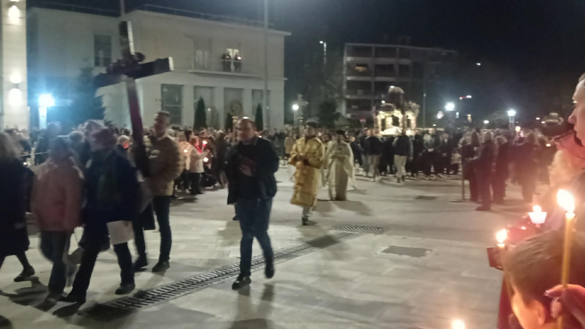 Οι Επιτάφιοι στο κέντρο της Κομοτηνής Το παλιό θρακιώτικο έθιμο που συνεχίζει να συγκινεί