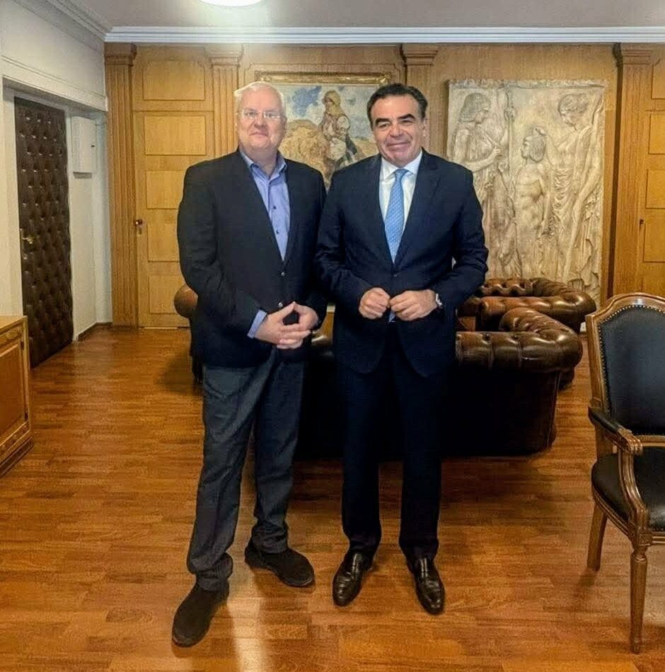 Συνάντηση Ιλχάν Αχμέτ με Μαργαρίτη Σχοινά στο ΥΠΑΑΤ