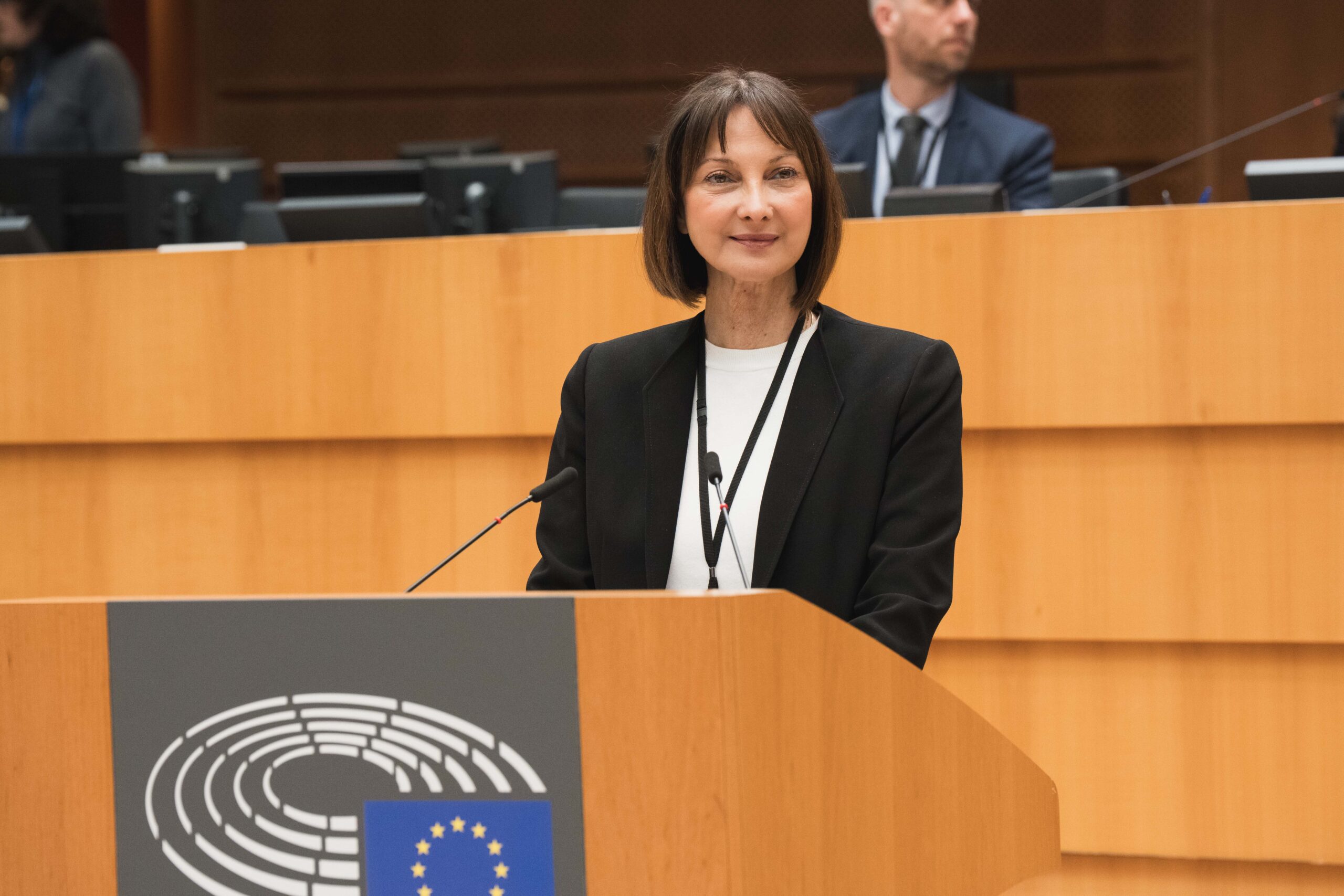 Έλενα Κουντουρά στην Ολομέλεια: «Το σεξ χωρίς συναίνεση είναι βιασμός»